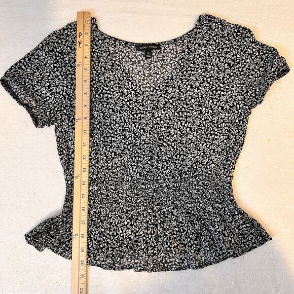 Feminine Boho Black & White Floral Flutter Sleeve Blouse Smocked Waist Medium - Picture 8 of 9